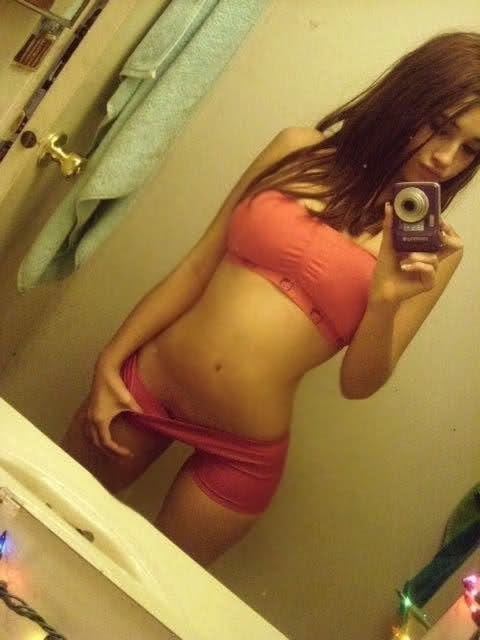 Dem legs… Dat gap… - Exgirlfriend photos; Amateur Teen 