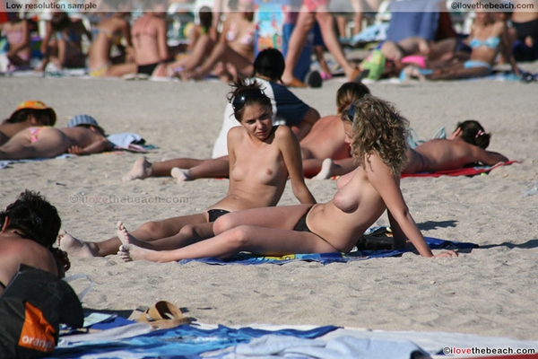 Wild Sex Beach - Sexy Butts On The Beach; Amateur Beach 