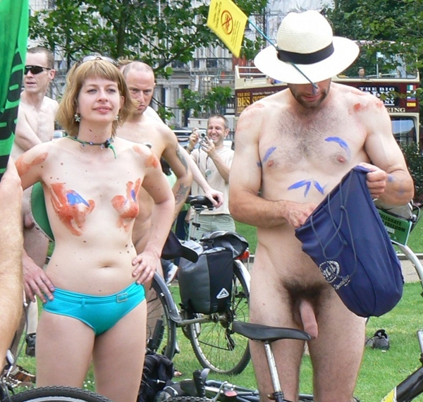 Cunts on Public - Innocent Nude In Public; Amateur Public 