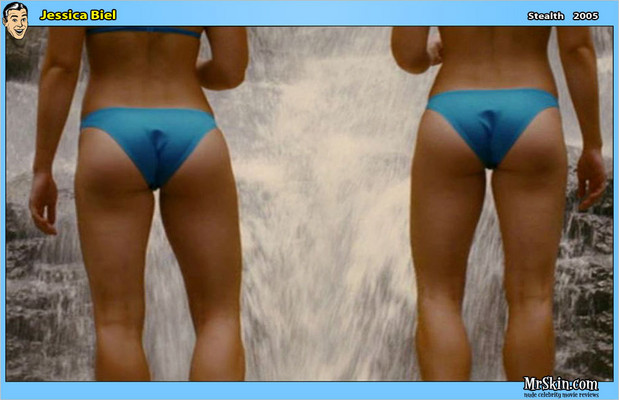 Jessica Biel shows her bikini clad bottom; Celebrity 