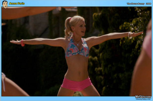 Sexy pink booty shorts for dancing Anna Faris; Celebrity Hot 