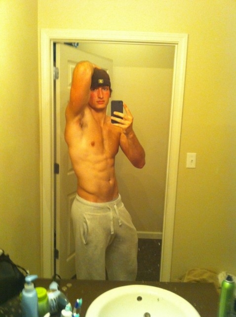 Sweats Bulge; Amateur Men 