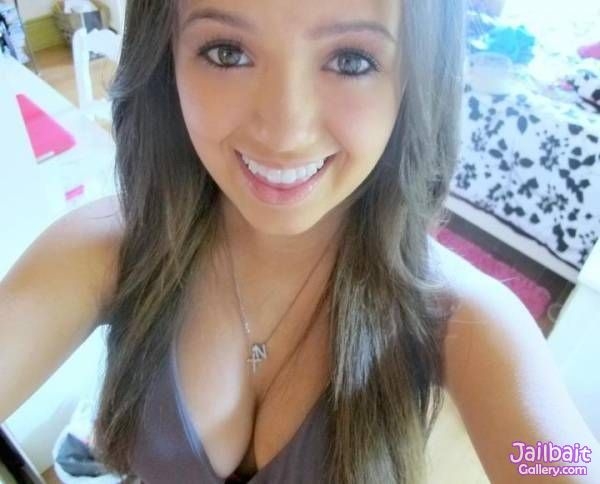 Nice cleavage; Amateur Teen 