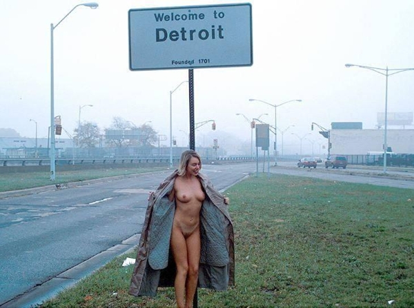 Nude Public Pics - Flashing Lady; Amateur Public 