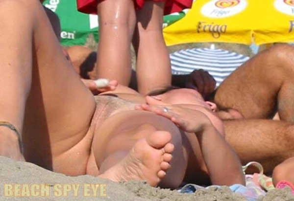 Cunts on Beach - Here we go with a mature and passionate beach milf who likes to be exposed to everyone.; Amateur Beach 